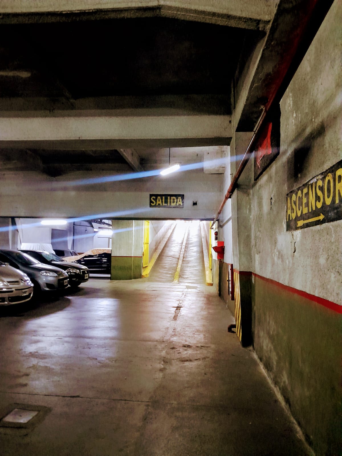 COCHERA PARANA 422 ACCESO ASCENSORES