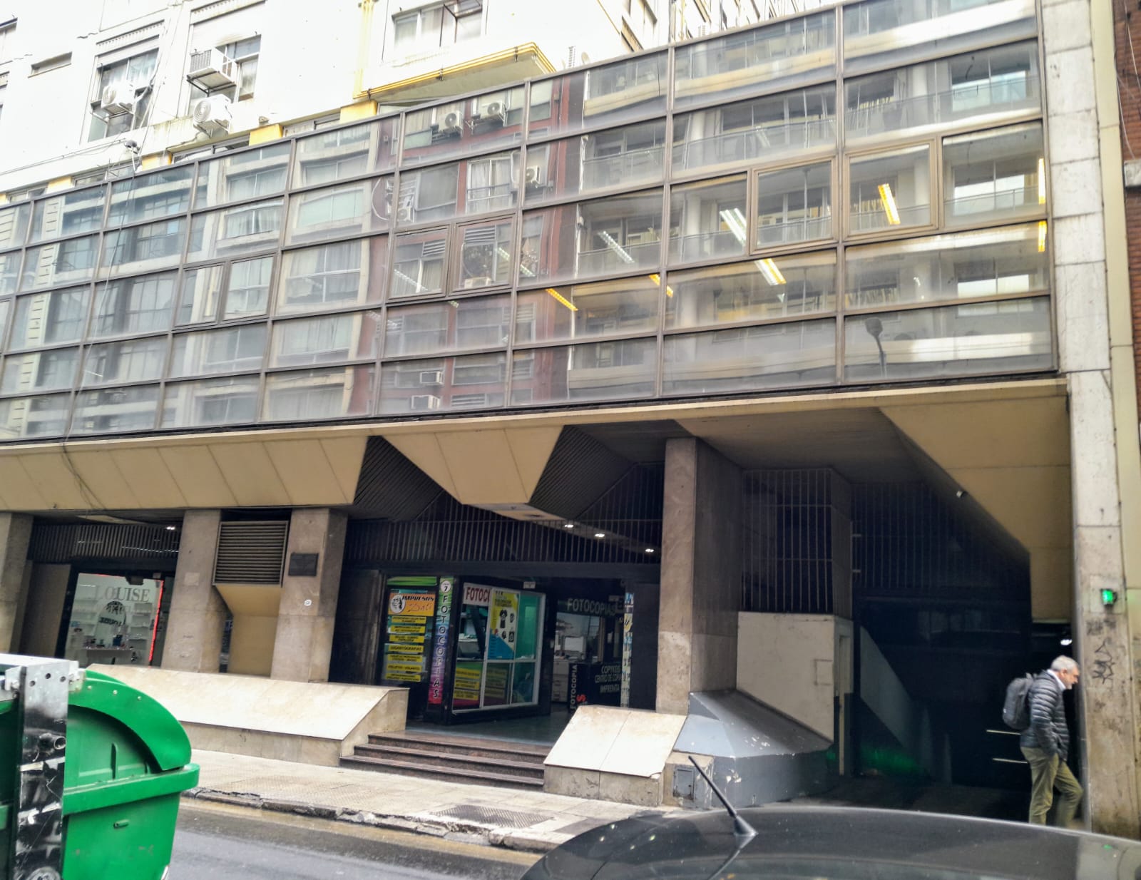 COCHERA PARANA 422 INGRESO